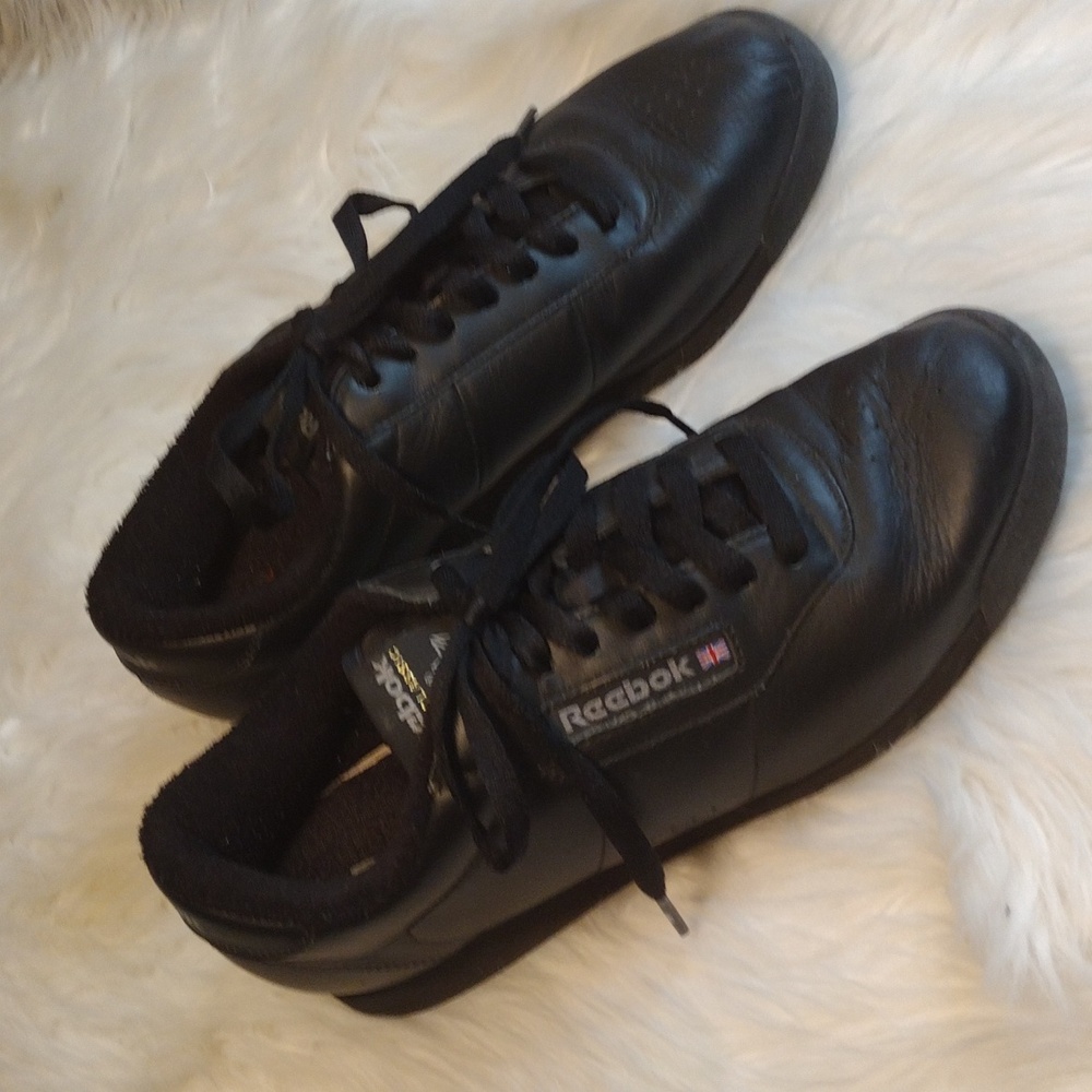 Reebok classic black leather sneaker sz 9